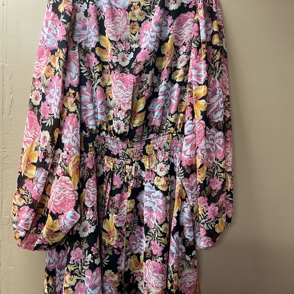 City Chic Dresses & Skirts - Knee length flower dress